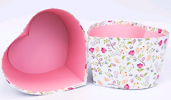 Коробка под цветы Сердце (14*13*10 см), Цветы на белом, 1 шт.