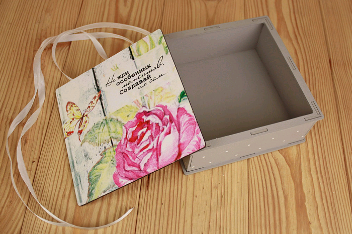 Подарочная коробка с розой и бабочкой (16,5*16,5*7см), МДФ 3мм, УФ печать, окраш., Серый-белый, 1 шт