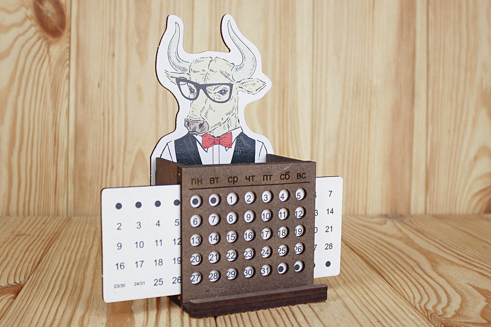 Календарь-карандашница с быком (9,5*8,5*18,7) МДФ 3мм, УФ печать, окраш. морилкой, Эбеновое, 1 шт.