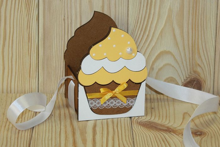 Подарочная упаковка (9,5*9*13см), Кекс, МДФ 3мм, окрашен., Дуб-желтый, 1 шт.