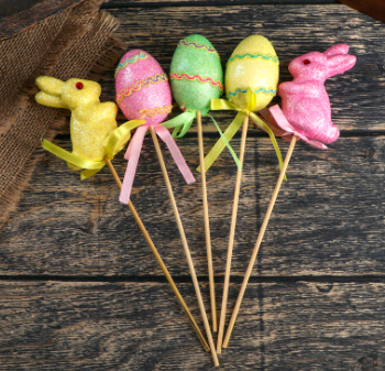 Декор пасхальный на палочке (25 см), "Зайка 2 шт + яйцо 3 шт с волнами", 1 набор.