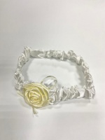 Подвязка на ногу с атласной розой (шир.13см;дл.65см) Белый-шампань, 1 шт.