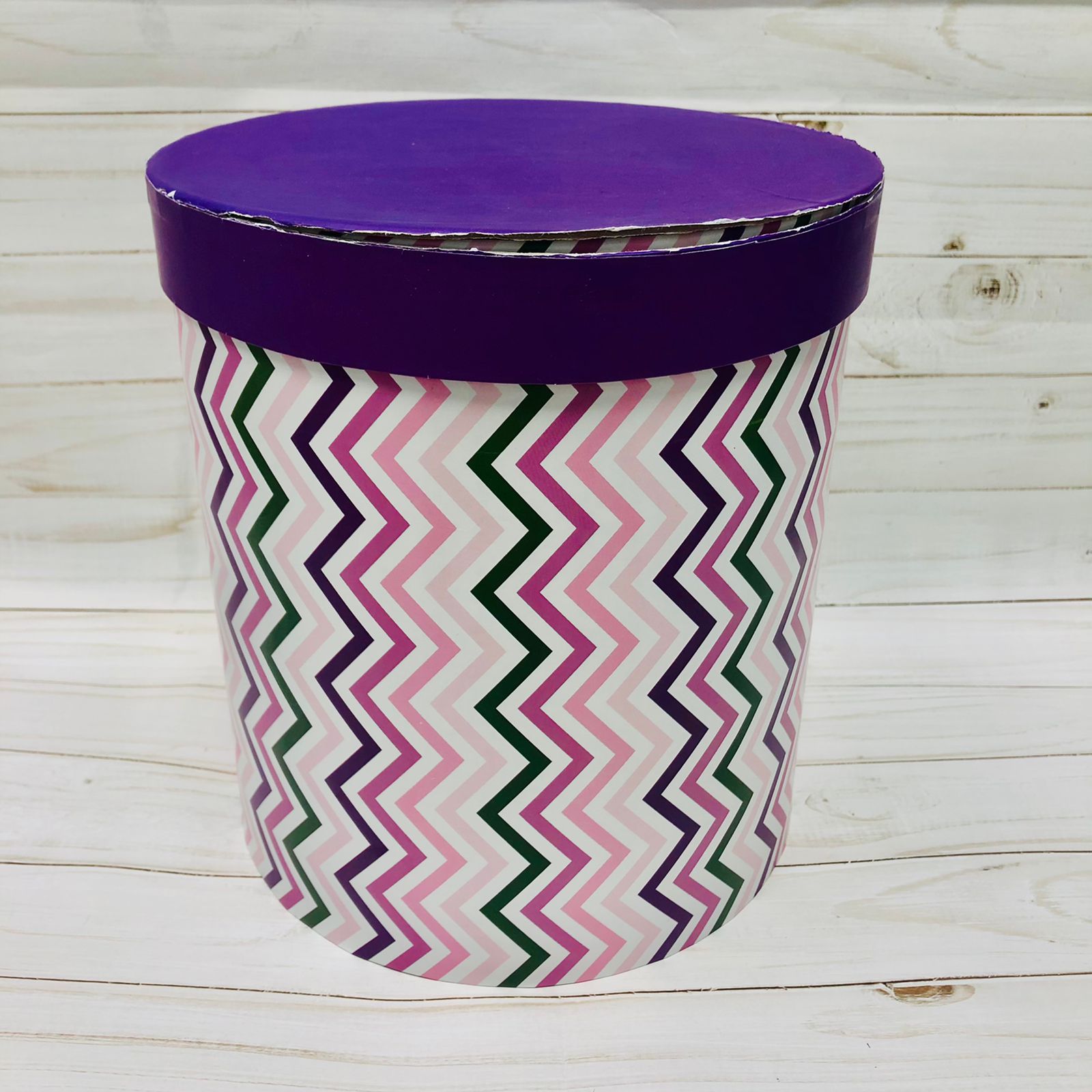 Коробка-цилиндр (21,5*21,5*23см), Фиолетовый зигзаг, 1 шт. (уценка, смотреть описание)