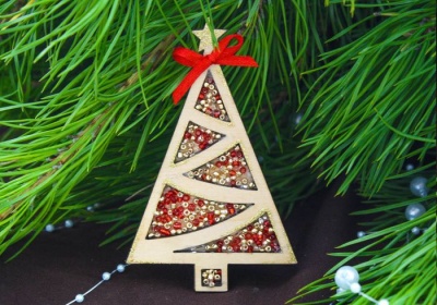 Сувенир-магнит (6,5*10см),"Ёлочка", классика с бисером, Фанера 3мм, неокраш., оформл., Красный, 1 шт