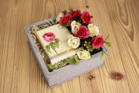 Подарочная коробка с розой и бабочкой (16,5*16,5*7см), МДФ 3мм, УФ печать, окраш., Серый-белый, 1 шт