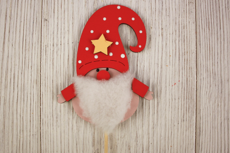 Топпер "Гномик" (8,5*10,5) МДФ 3мм, окрашен., на шпажке, Пудровый-красный, 1 шт.