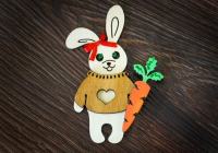 Сувенир-магнит, Зайка с морковкой (8*11см), Фанера 3мм, окрашен, Белый-красный, 1 шт.