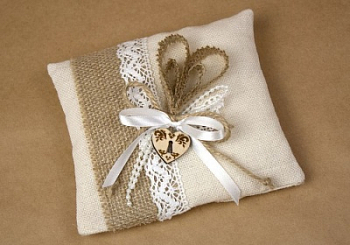 Подушечка под кольца (13*14см), Мария, Ткань двунитка, холлофайбер, 1 шт.