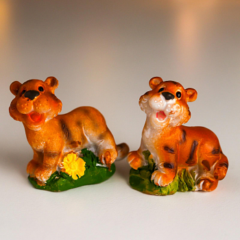 Сувенир полистоун "Тигра на полянке", 3,5*2*4,5 см, микс, 1 шт.