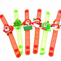 Браслет резиновый свет. с фигурками деда мороза, 1 шт.