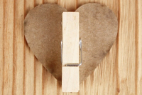 Шильд-сердечко на прищепке (4,2*4 см), "От всего сердца", Картон, УФ печать, 1 шт.